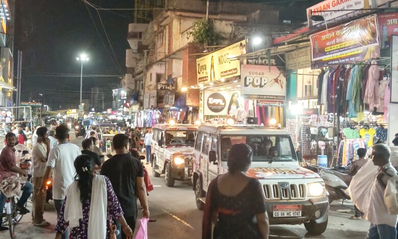 टीम प्रहरी अभियान : मालवीय रोड में सड़क पर दुकान लगाकर रखे 37 दुकान संचालकों पर ई-जुर्माना टीम प्रहरी अभियान : मालवीय रोड में सड़क पर दुकान लगाकर रखे 37 दुकान संचालकों पर ई-जुर्माना