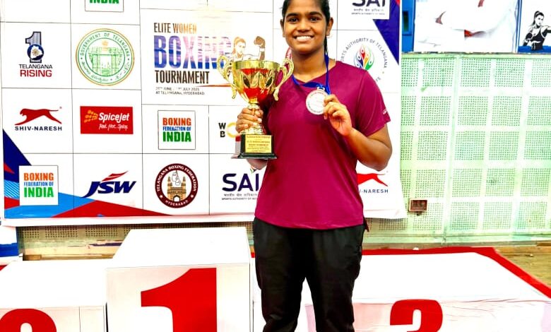 रेलवे की महिला बॉक्सर शशि चोपड़ा एवं लाशु यादव ने सीनियर नेशनल बॉक्सिंग प्रतियोगिता में जीता रजत पदक