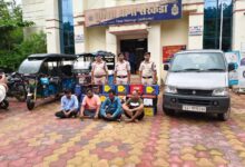 ई रिक्शा से चुराते थे बैटरी, रायपुर में बेचा, 30 नग बैटरी के साथ आरोपी गिरफ्तार