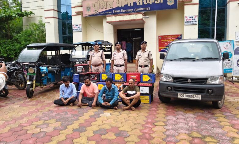 ई रिक्शा से चुराते थे बैटरी, रायपुर में बेचा, 30 नग बैटरी के साथ आरोपी गिरफ्तार