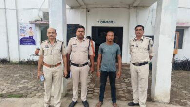 घर पर थी अकेली, रेप कर हुआ फरार, पुलिस ने पकड़ा घर पर थी अकेली, रेप कर हुआ फरार, पुलिस ने पकड़ा