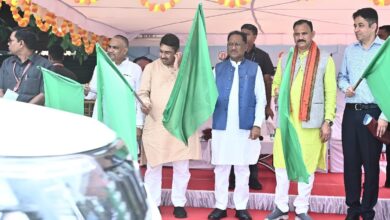 मुख्यमंत्री ने मैदानी स्वास्थ्य अमले के लिए 151 नए वाहनों को दिखाई हरी झंडी मुख्यमंत्री ने मैदानी स्वास्थ्य अमले के लिए 151 नए वाहनों को दिखाई हरी झंडी