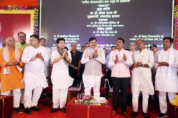 ग्वालियर-चंबल क्षेत्र बनेगा विकास का नया केंद्र : मुख्यमंत्री डॉ. यादव ग्वालियर-चंबल क्षेत्र बनेगा विकास का नया केंद्र : मुख्यमंत्री डॉ. यादव