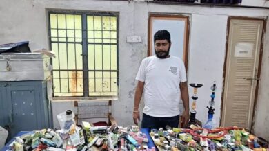 नशीले पदार्थों की अवैध बिक्री : 3.52 लाख रुपये की हुक्का सामग्री, इलेक्ट्रॉनिक सिगरेट बरामद