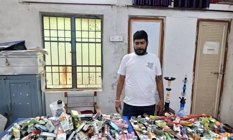 नशीले पदार्थों की अवैध बिक्री : 3.52 लाख रुपये की हुक्का सामग्री, इलेक्ट्रॉनिक सिगरेट बरामद नशीले पदार्थों की अवैध बिक्री : 3.52 लाख रुपये की हुक्का सामग्री, इलेक्ट्रॉनिक सिगरेट बरामद