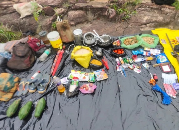 गरियाबंद से लगे नुआपड़ा जिले में सुरक्षाबलों को बड़ी सफलता, कई विस्फोटक सामग्री बरामद गरियाबंद से लगे नुआपड़ा जिले में सुरक्षाबलों को बड़ी सफलता, कई विस्फोटक सामग्री बरामद