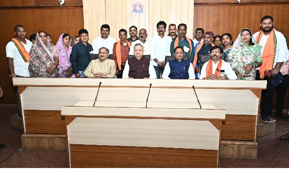 राजनांदगांव के नागरिक प्रतिनिधिमंडल ने की मुख्यमंत्री से सौजन्य भेंट, प्रयास विद्यालय, नालंदा परिसर सहित विभिन्न विकास कार्यों के लिए जताया आभार