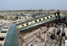 पाकिस्तान में पटरी से उतरी ट्रेन, 29 यात्री घायल पाकिस्तान में पटरी से उतरी ट्रेन, 29 यात्री घायल